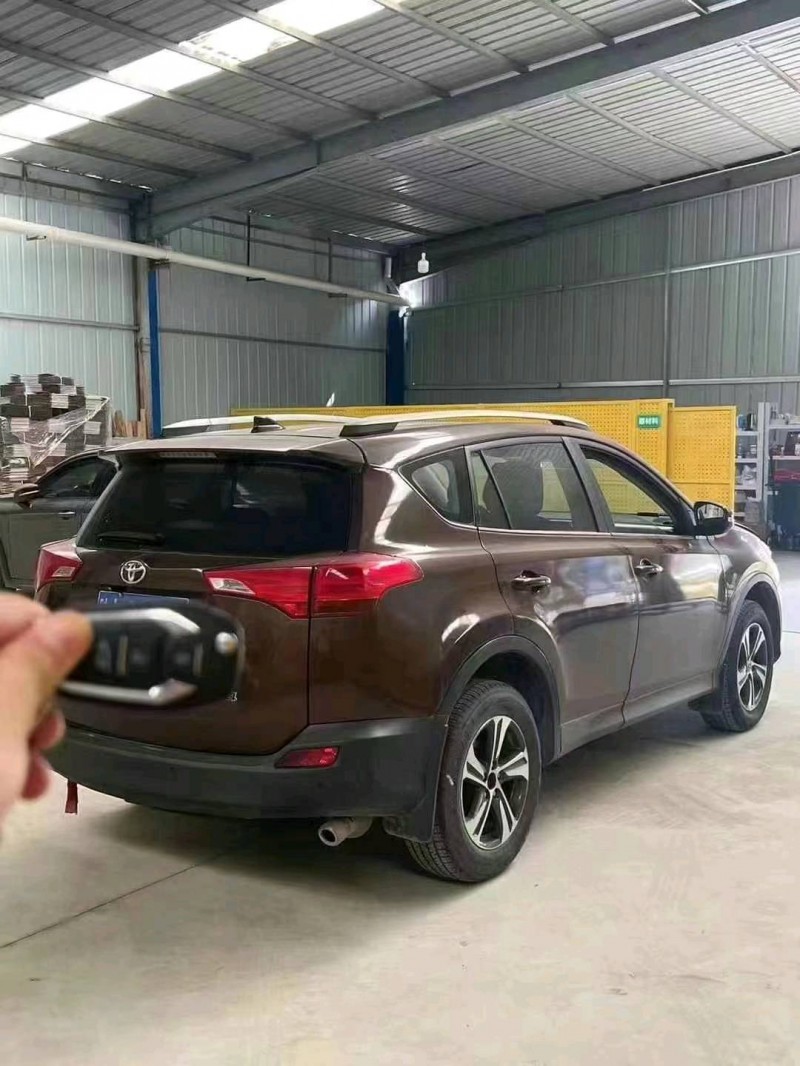 延安16年豐田RAV4榮放5