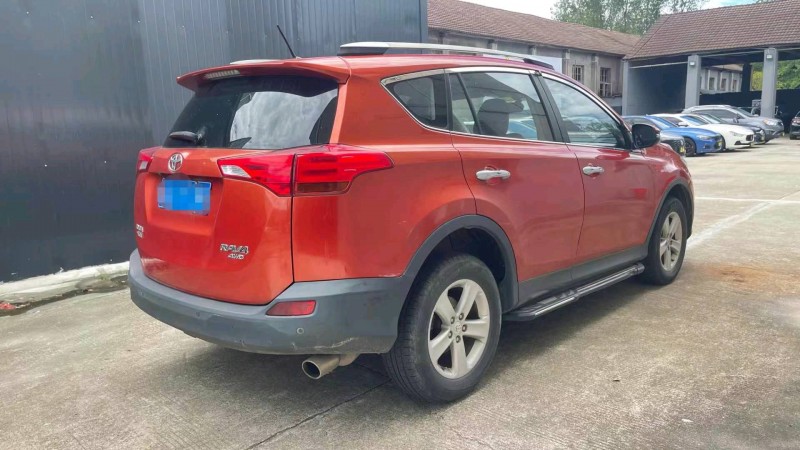 襄陽13年豐田RAV48