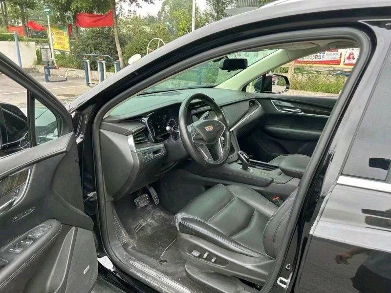 成都18年凯迪拉克XT54