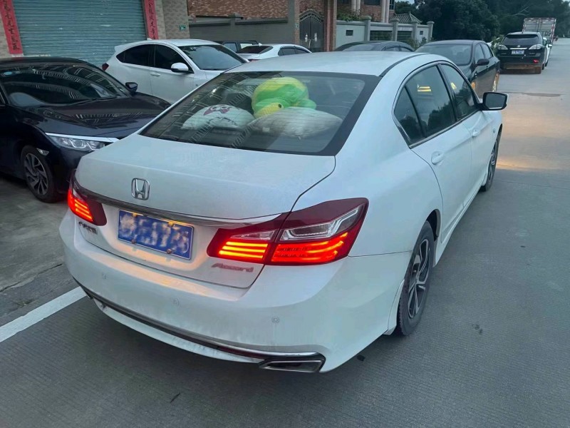 济南17年本田雅阁8