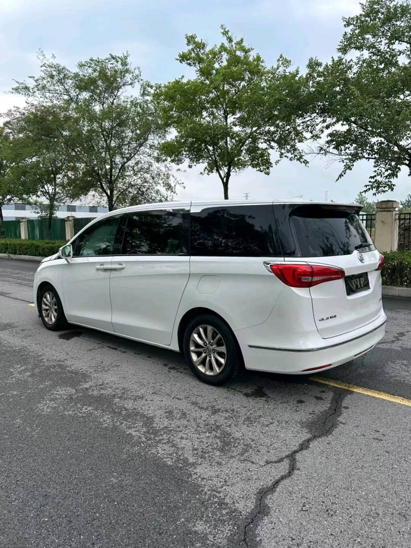 徐州17年别克GL84