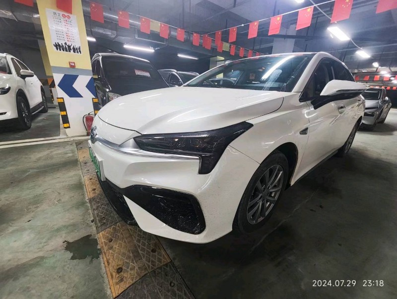 成都23年传祺埃安S2