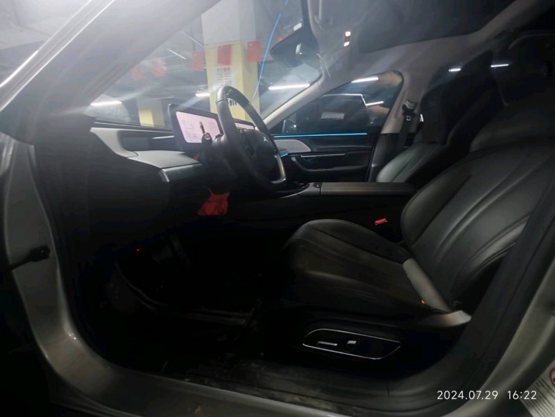 成都22年小鵬汽車p76