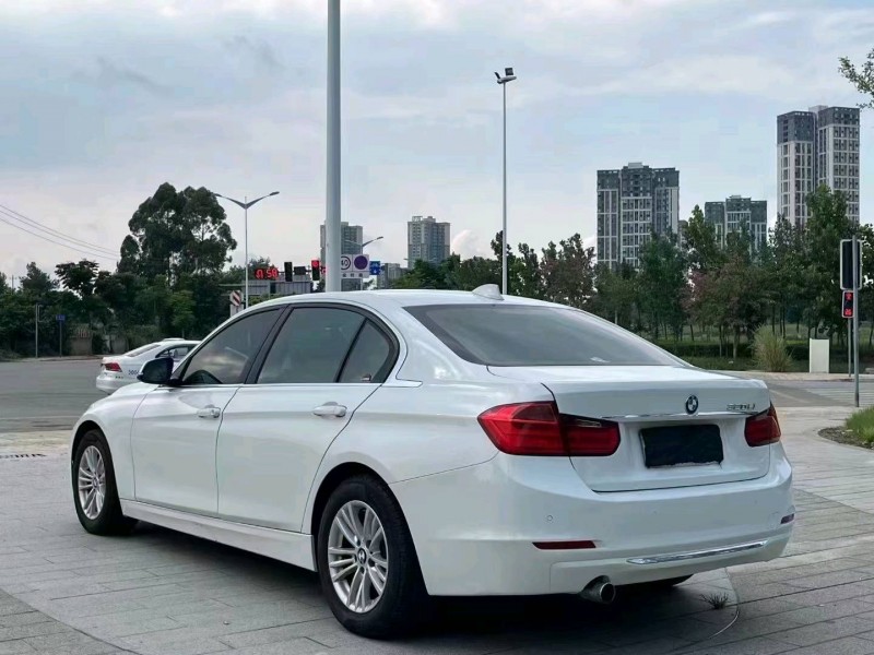 成都15年宝马3系7