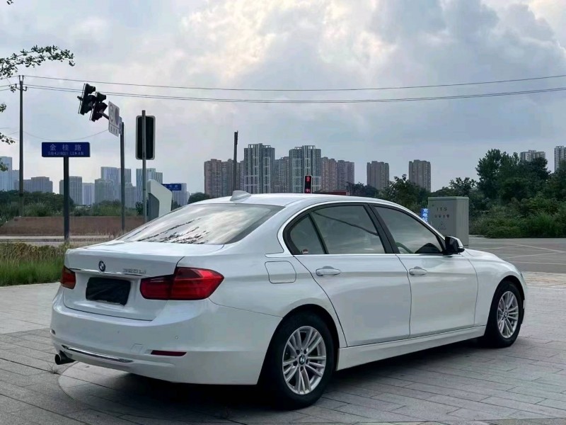 成都15年宝马3系9