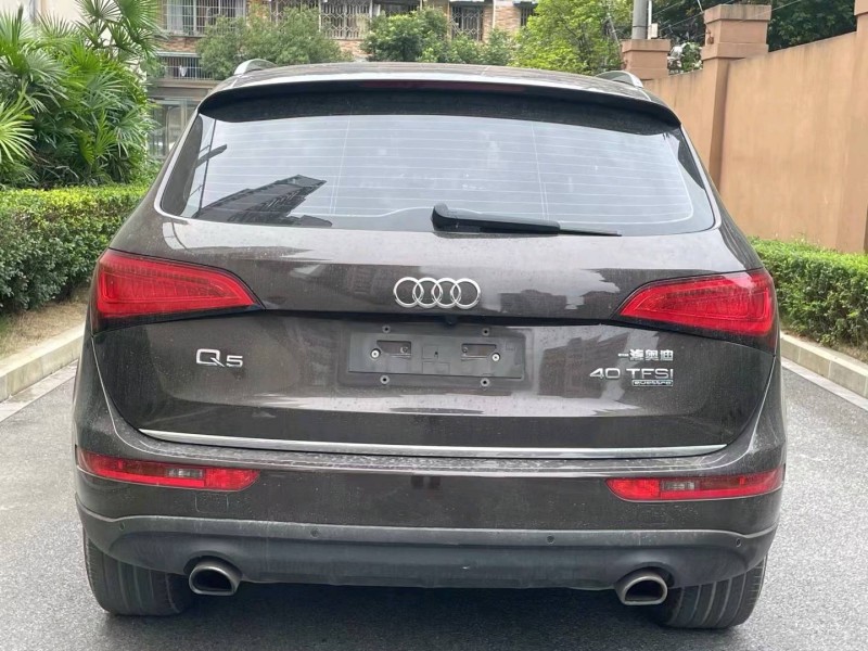 成都17年奥迪Q58