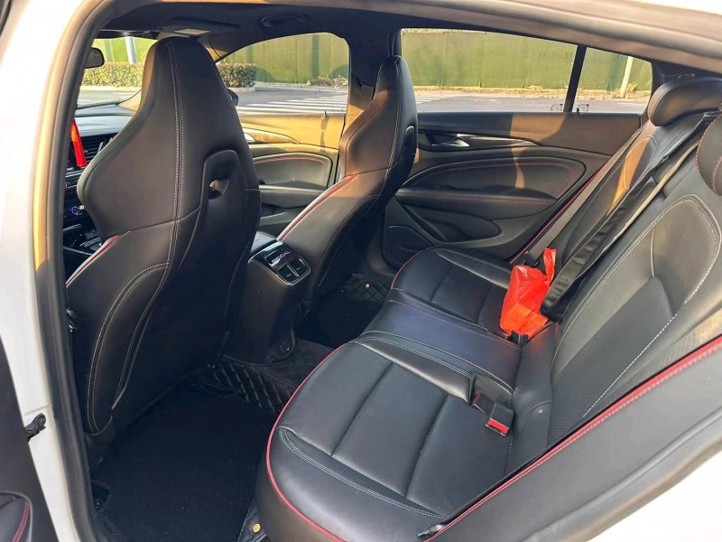 苏州20年别克君威6