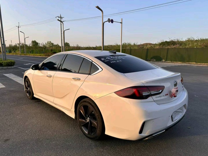 苏州20年别克君威8