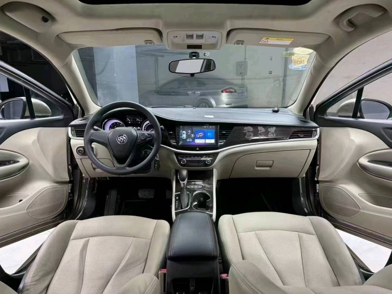 成都18年别克威朗5