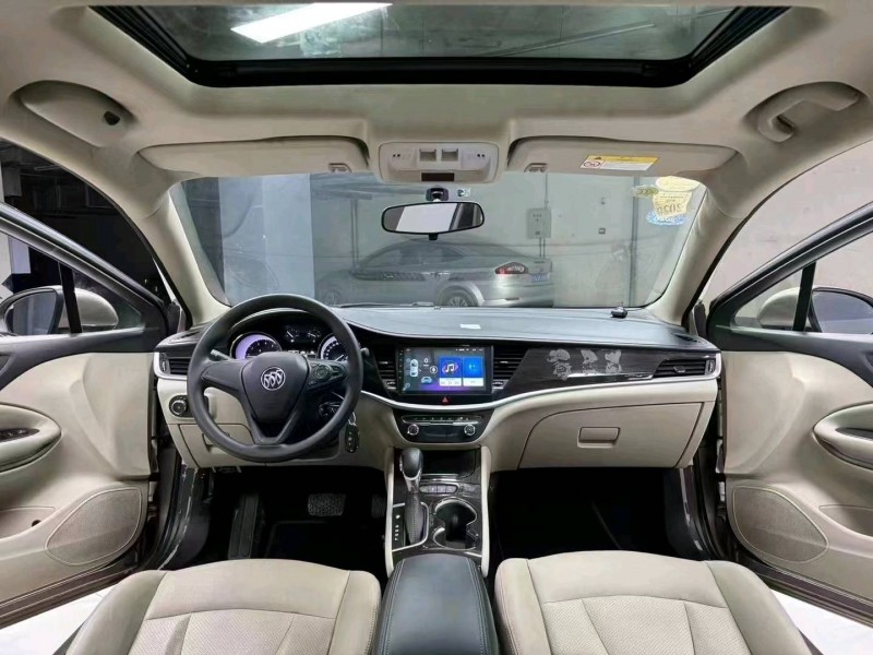 成都18年别克威朗8