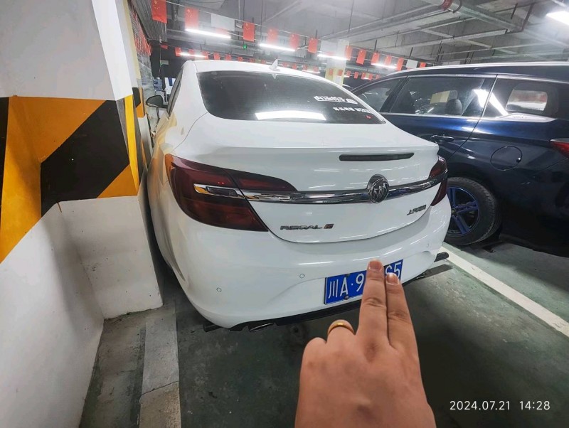 成都16年别克君威8