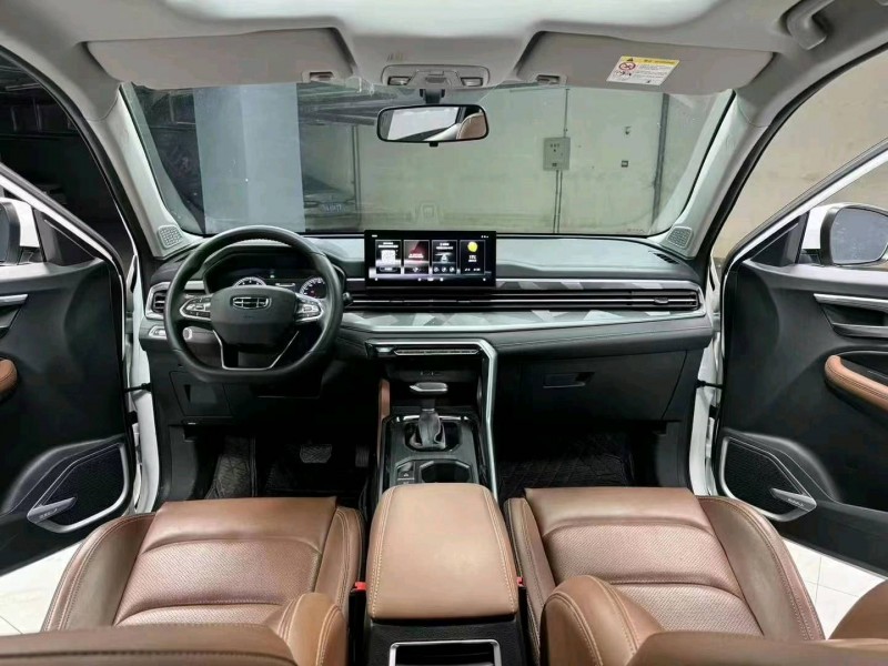 成都23年吉利远景8