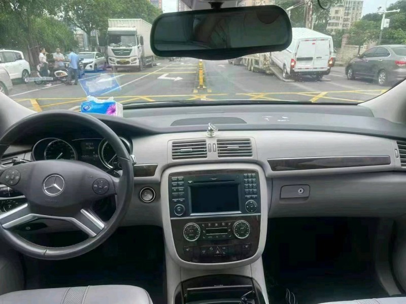 深圳11年奔驰R4