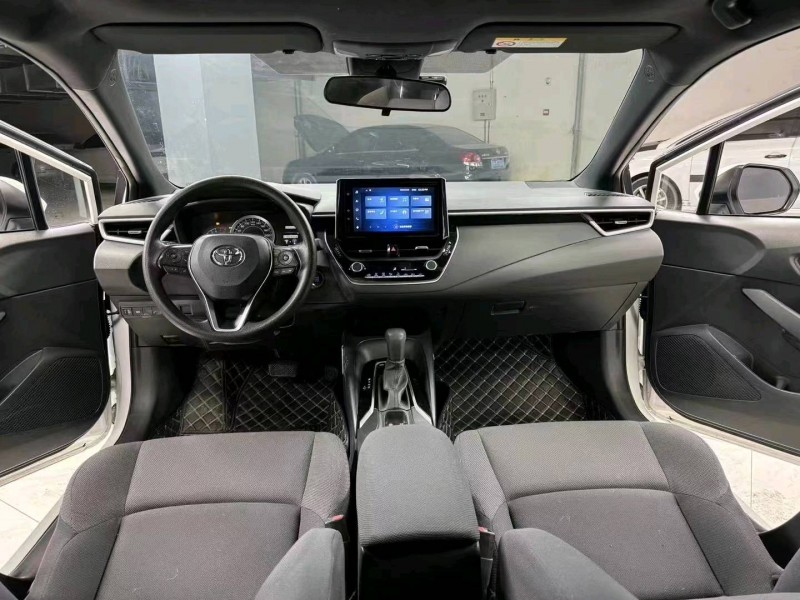 成都23年丰田雷凌8