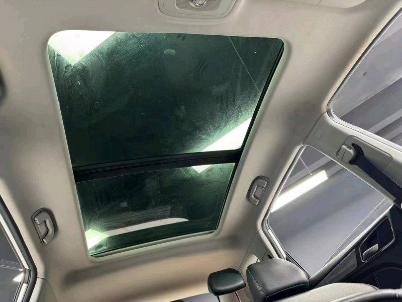 成都19年荣威RX57