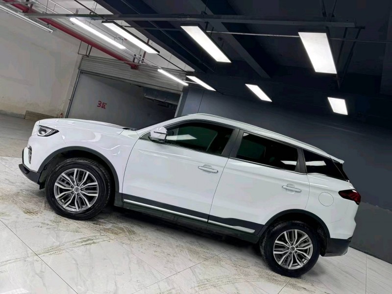 成都19年吉利博越5