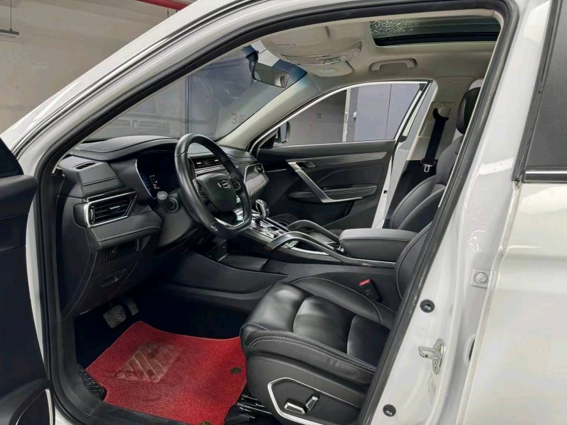 成都19年吉利博越8