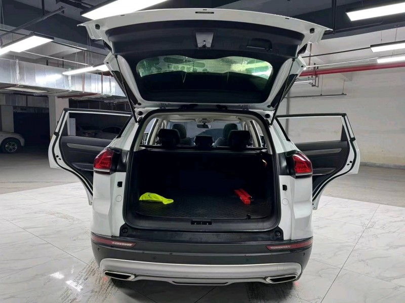 成都19年吉利博越10