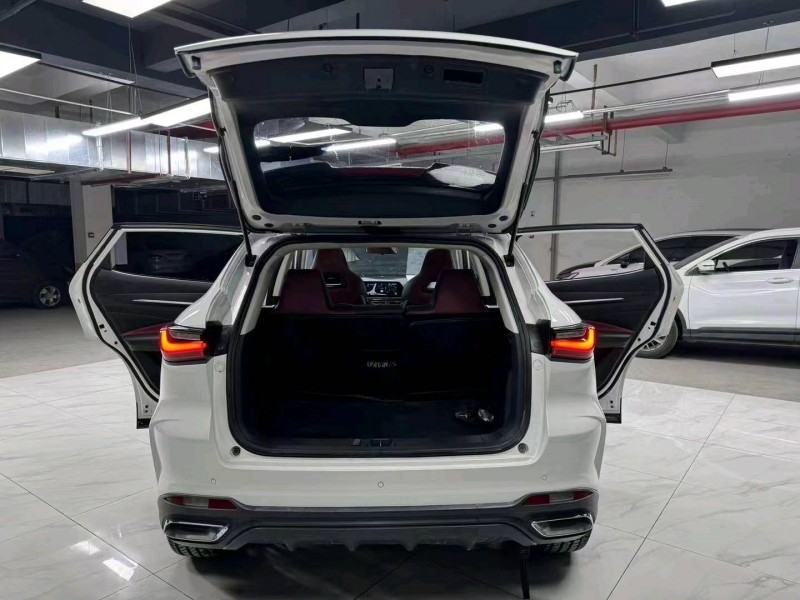 成都22年长安汽车欧尚9