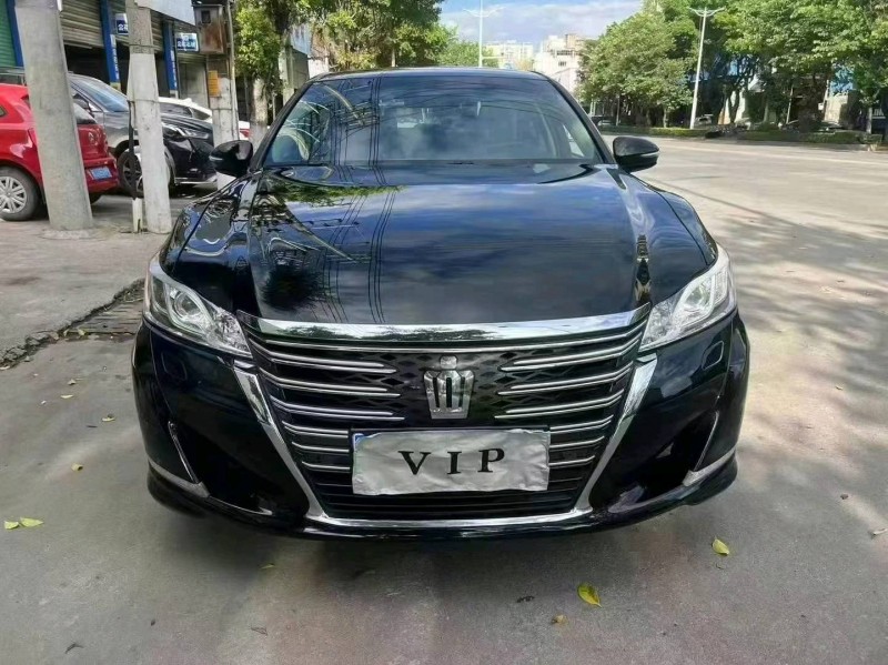 潍坊17年丰田皇冠1