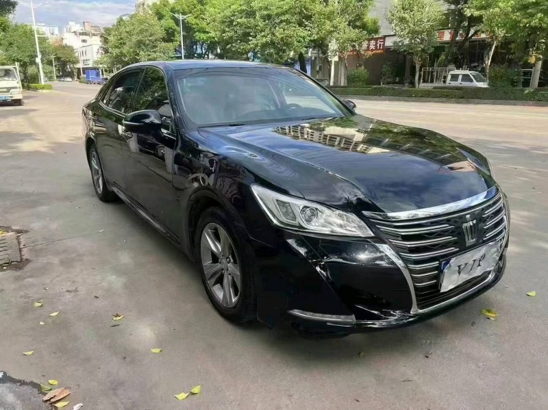 潍坊17年丰田皇冠2