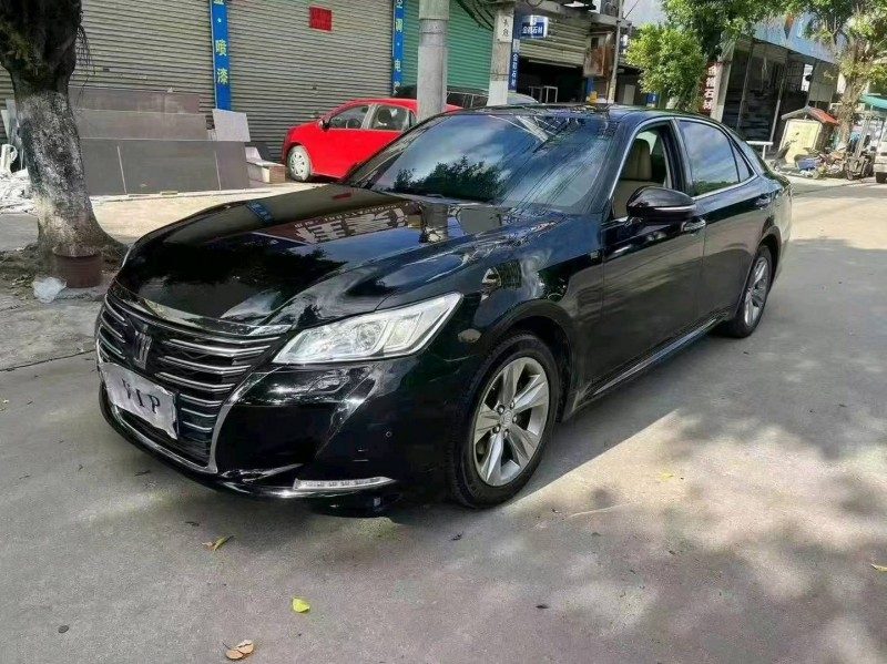 潍坊17年丰田皇冠3