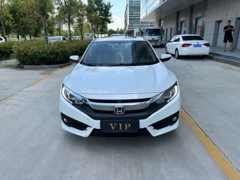 济宁17年本田思域1