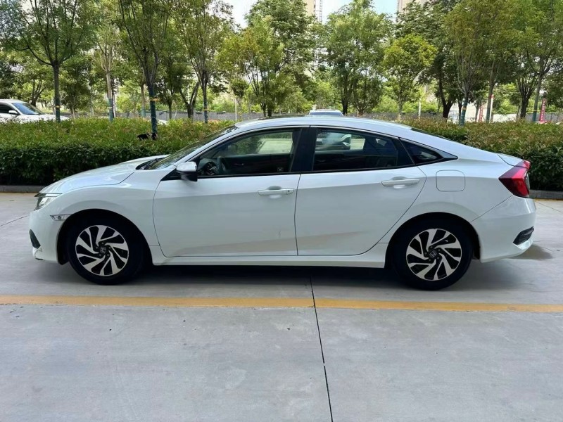 济宁17年本田思域5