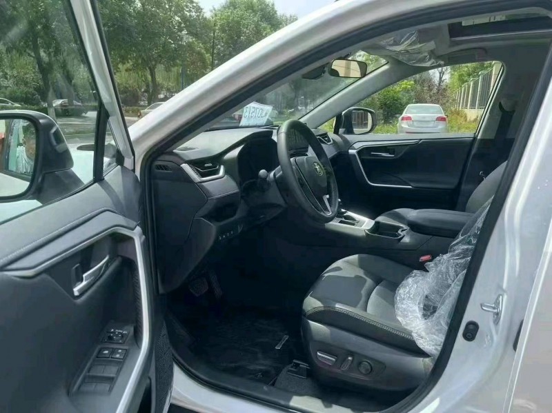 保定24年丰田RAV48