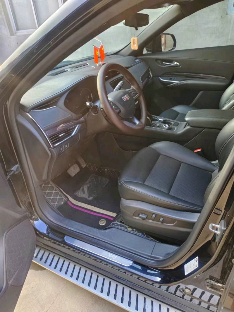 保定20年凯迪拉克XT45