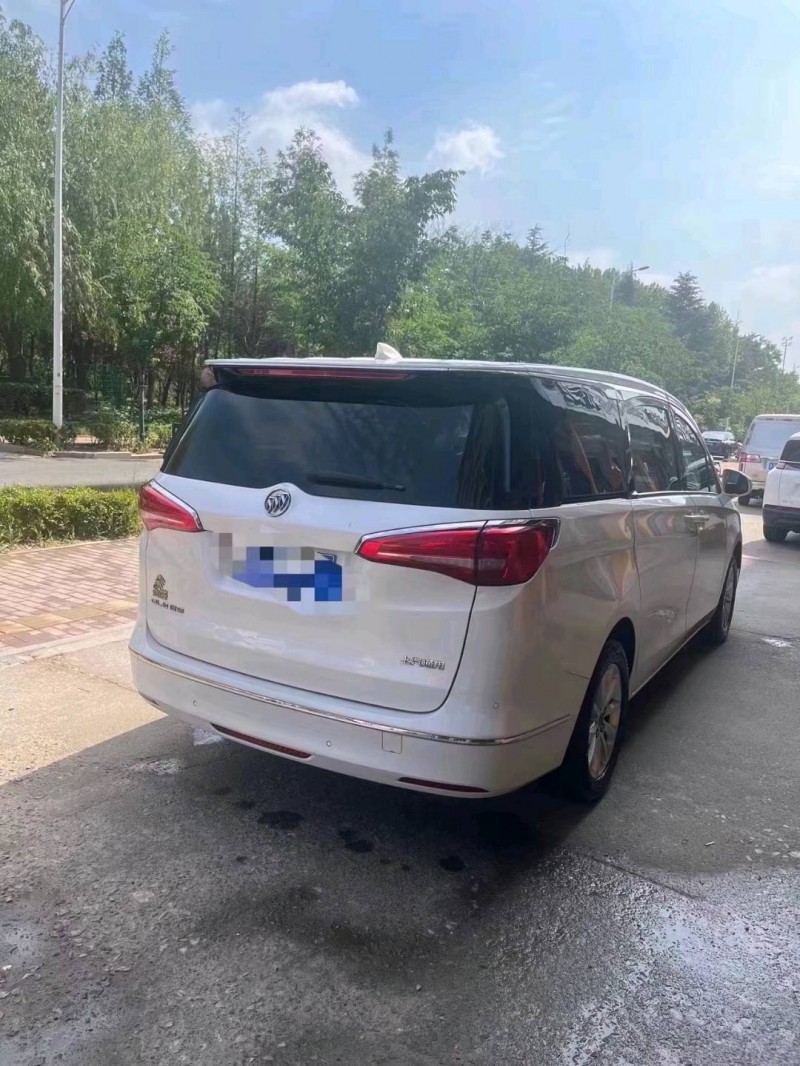 青岛18年别克GL89