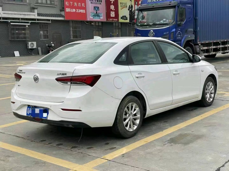 东莞19年别克英朗7