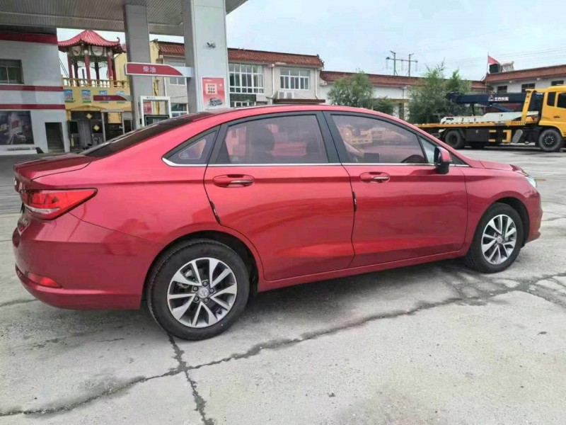 保定18年北汽绅宝D505