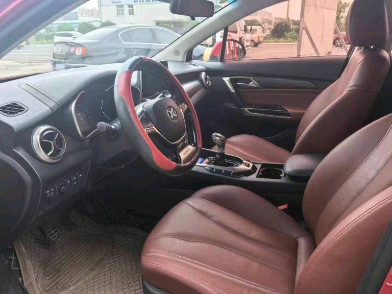 保定18年北汽绅宝D506