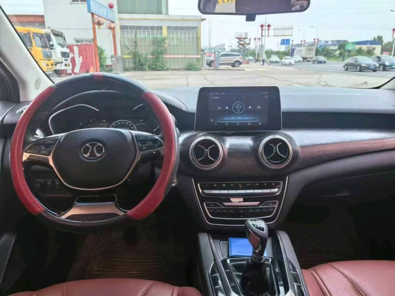 保定18年北汽绅宝D507