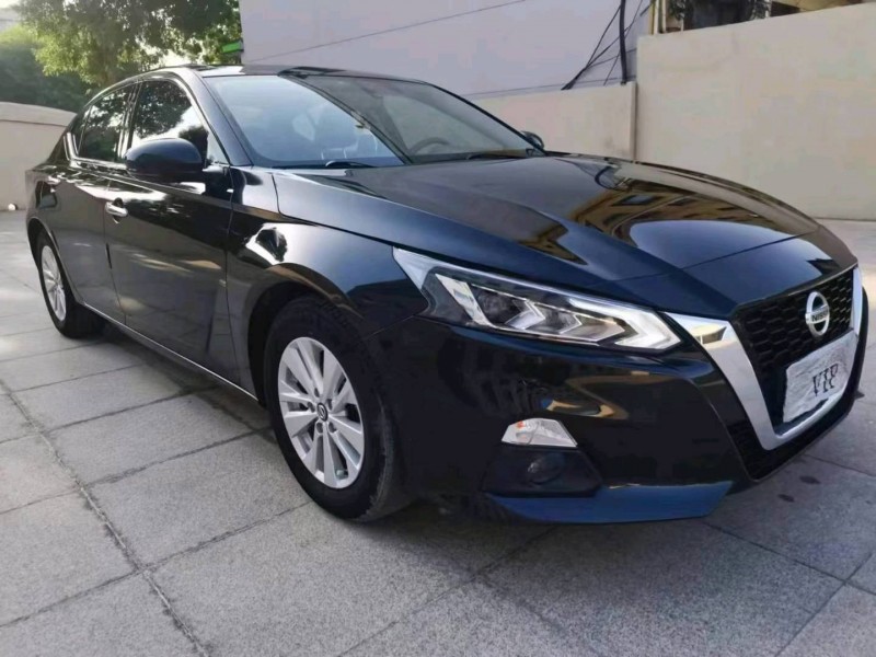 保定20年日产天籁3