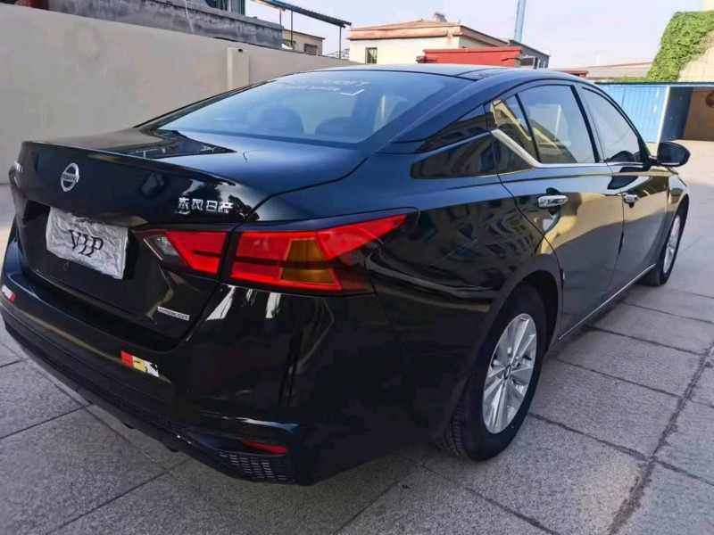 保定20年日产天籁8