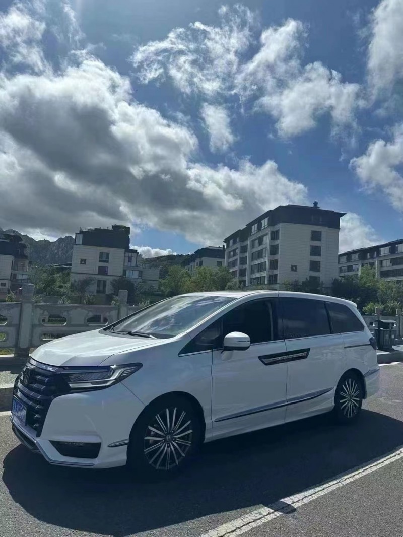 青岛22年本田艾力绅3