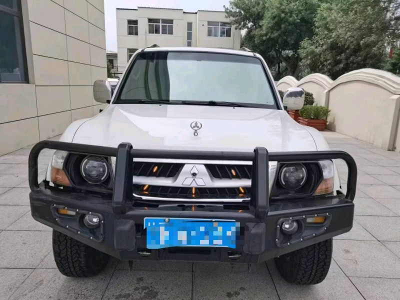 保定09年三菱帕杰罗1