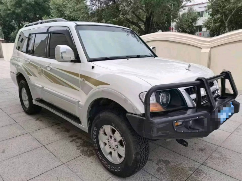 保定09年三菱帕杰罗3