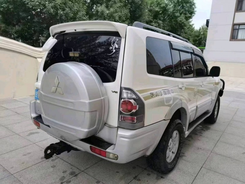 保定09年三菱帕杰罗5