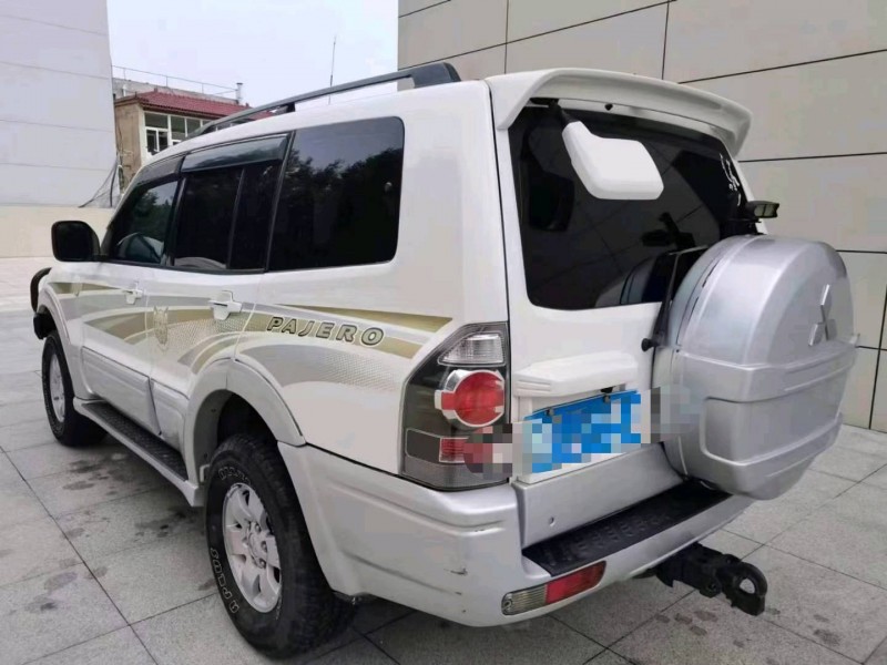 保定09年三菱帕杰罗6