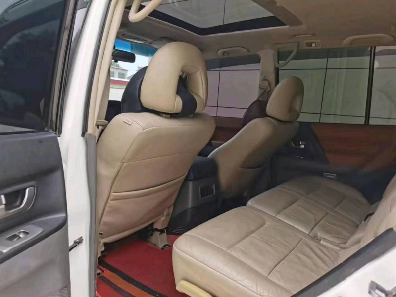 保定09年三菱帕杰罗8