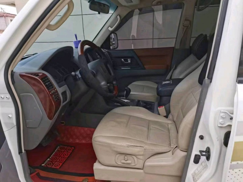 保定09年三菱帕杰罗9