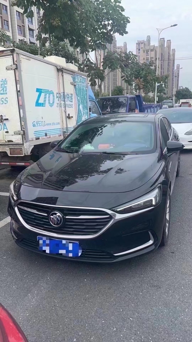 济宁21年别克君越1