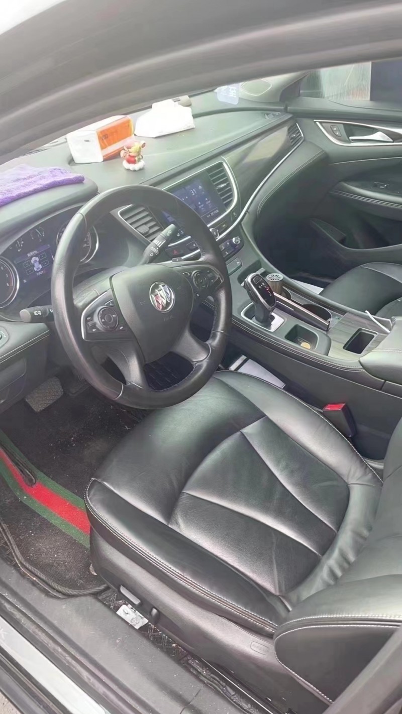 济宁21年别克君越2