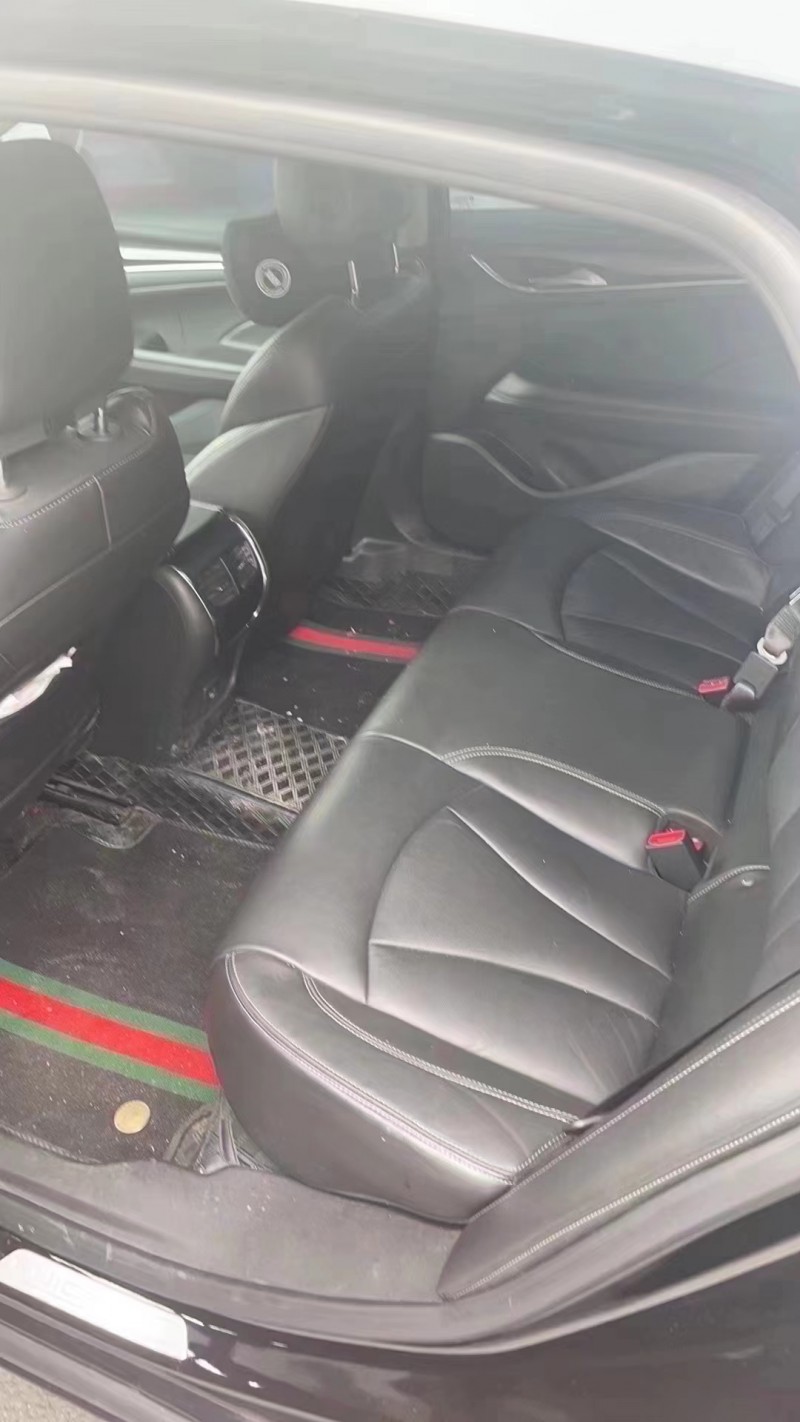 济宁21年别克君越3