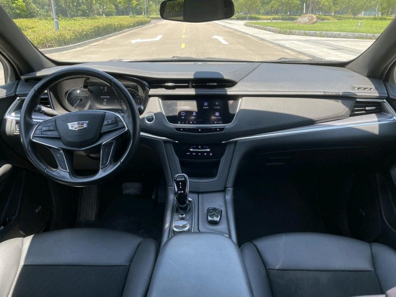 盐城20年凯迪拉克XT56