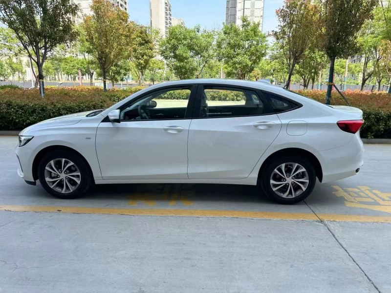 济宁24年别克威朗5