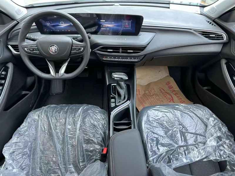 济宁24年别克威朗6